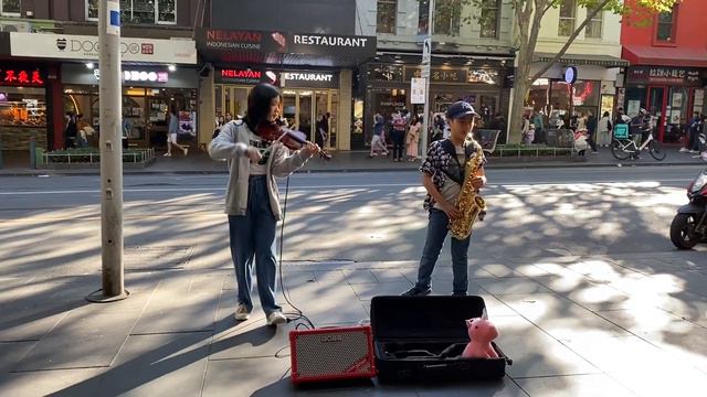 One Way ticket - Saxophone and violin street performance смотреть онлайн