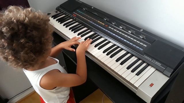 It's Raining Tacos played by a 4 year old смотреть онлайн