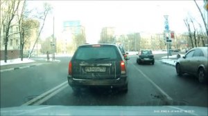 Круговое движение. Правила проезда по рядам. Учебное видео с объяснением. Автоинструктор женщина.