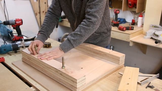 Simple Clamping Jig with Plywood & Bolt│가성비 좋은 집성목 클램핑 지그 만들기 [woodworks/목공 DIY] смотреть онлайн