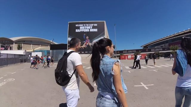 ВЛОГ из Барселоны: Трансвестит в Метро, Стадион Camp Nou и очень странный магазин с одеждой смотреть онлайн
