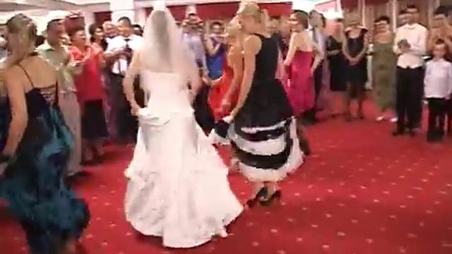 Best funny surprise bride dance - French Can-Can смотреть онлайн