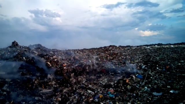 Экскаватор на свалке в Инте смотреть онлайн