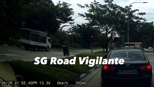 26jun2023 woodland road mazda 3 rear ended motorcyclist waiting at traffic light junction смотреть онлайн