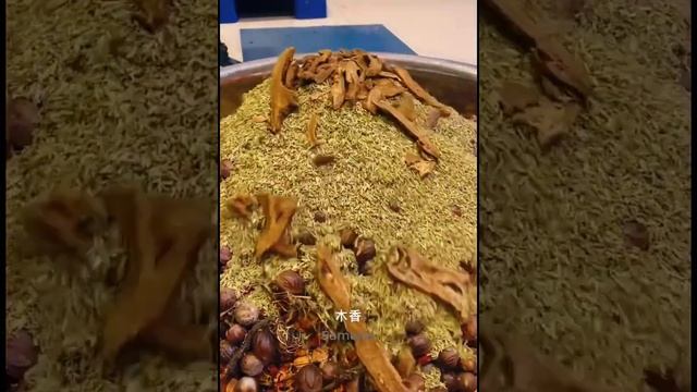 Удивительные кулинарные навыки китайского шеф-повара в TikTok! Всем посмотреть видео этого работник смотреть онлайн