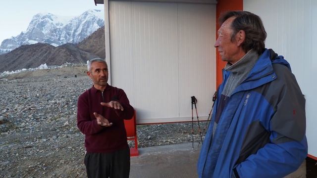 Восхождение на Пик Корженевской (7105 м). Поляна Москвина – Новый лагерь. Серия 1 смотреть онлайн