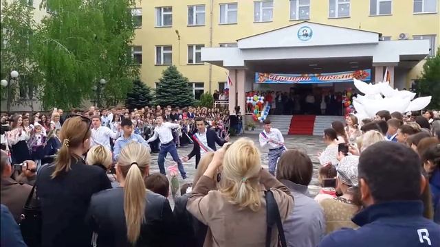 Последний Звонок. Выпуск 2017. СОШ №2. Флешмоб. Моздок смотреть онлайн