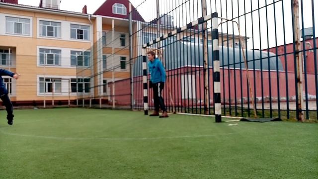 Тренировки для вратаря/Моя 1 тренировка/Учусь играть в воротах/Учёба Вратаря смотреть онлайн