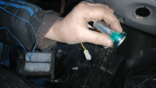 меСТЬ №12 - Замена прикуривателя на газели / как снять прикуриватель на газели с блоком подсветки смотреть онлайн