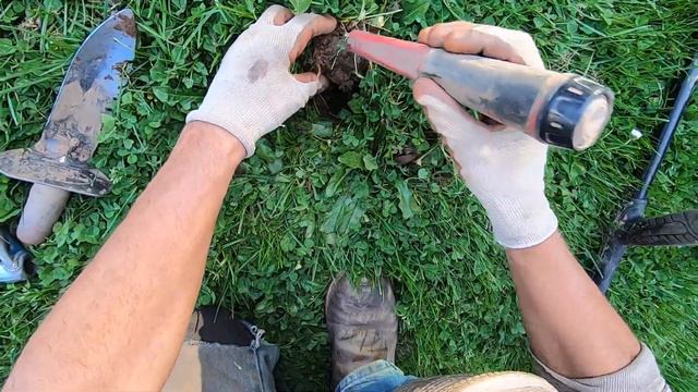 LIVE DIG ACTION!! Coin spill with the Nokta Legend 6" coil. смотреть онлайн