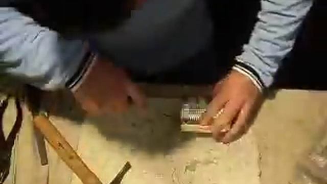 Как сварганить тёрку из консервной банки. Como fab rallador de una lata de conserva para la cocina смотреть онлайн