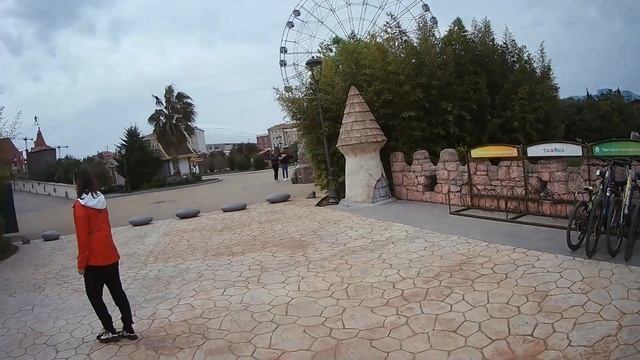 Парковка отеля Богатырь, рядом Сочи парк, небольшая прогулка. смотреть онлайн