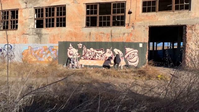 Graffiti Happy New Year Production in abandoned place \ новогодний граффити бомбинг смотреть онлайн