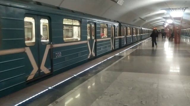 "400 подписчиков!" Вагон 81-717 (ММЗ) N-0138 на станции Алма-Атинская смотреть онлайн