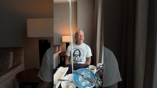 🎂 Так отмечает свой день рождения Джеймс Хетфильд