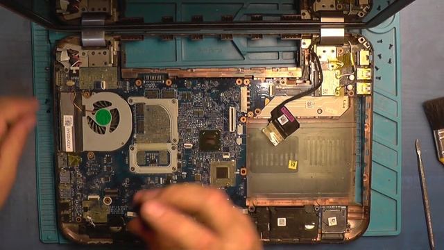 Обслуживание ноутбука DELL Inspiron 7520 смотреть онлайн