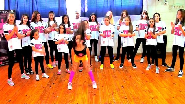 6 AM  Ft. Zoe Sanchez - Reggaeton By Emiliano Ferrari Villalobo (HD)