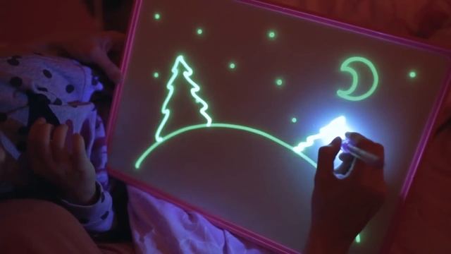 “Рисуй светом“ набор для рисования в темноте смотреть онлайн