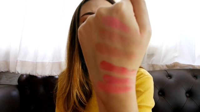 รีวิว & swatch blush 8 หลุม แบรนด์ makeup revolution | Thekymism смотреть онлайн