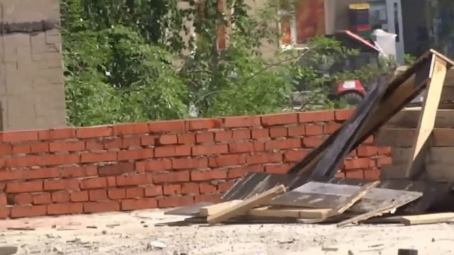 Люберцы. Доминант строит. Кирпич когда полетит на головы пешеходов? смотреть онлайн