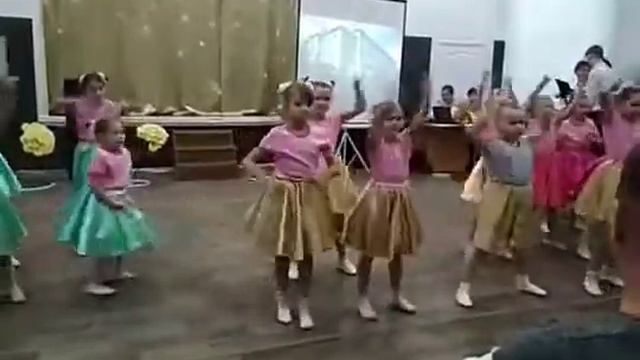 Танец "До, Ре, Ми" танц. коллектив "Алиски" ДК Юбилейный п. Шабельковка. Руководитель Яна Букреева смотреть онлайн