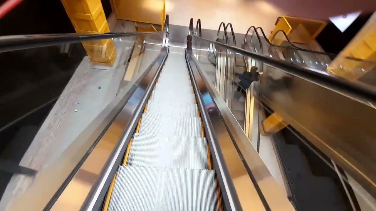 Идём в ТРЦ Европолис и гуляем