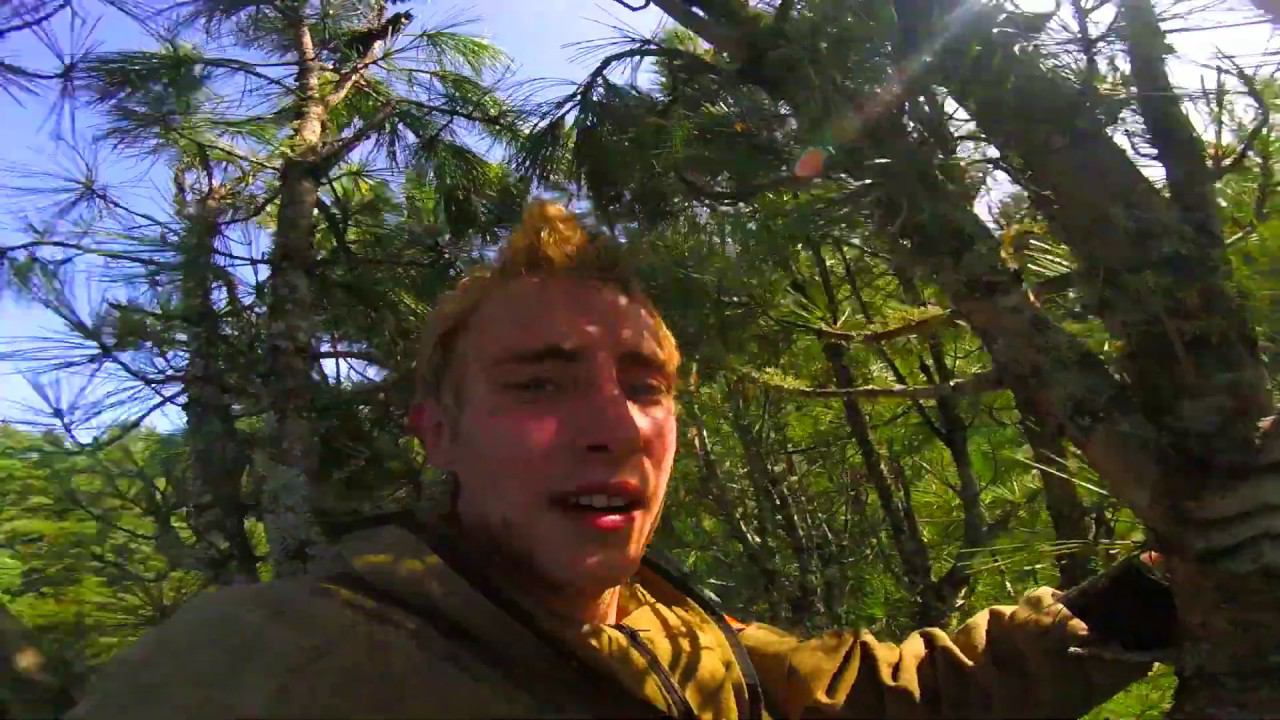 Иванычу сожгли автомобиль, пока мы были в тайге. А могло бы получиться неплохое, атмосферное видео! смотреть онлайн