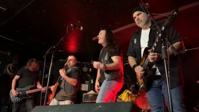 2 Minutes To Midnight - cover by Groovy Aardvark live at Bar Hemisphere Gauche 29/02/2020 смотреть онлайн