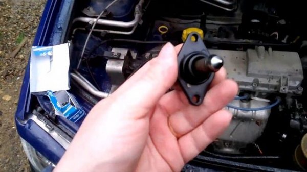 Замена датчика скорости и холостого хода Renault Logan