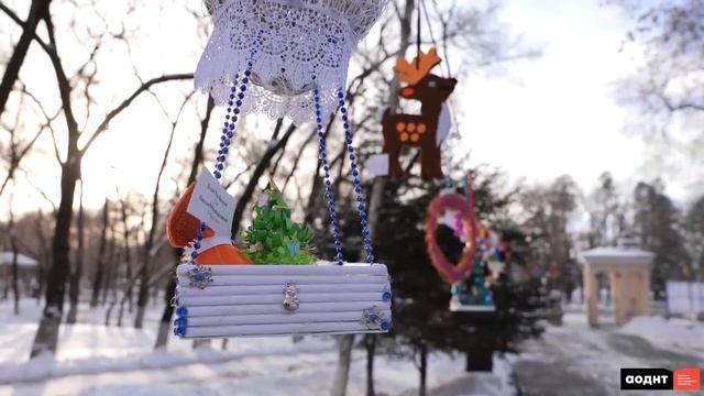 Новогодние игрушки амурчан украсили сквер АОДНТ смотреть онлайн