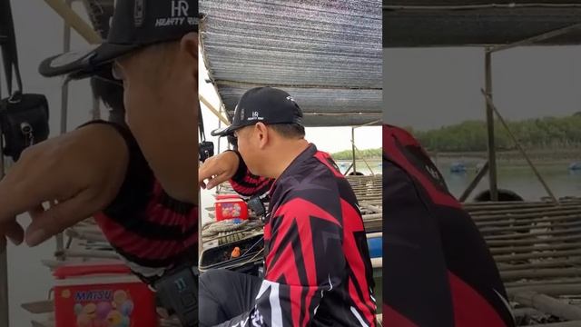 越南釣魚 文正水世界」正在直播！ смотреть онлайн