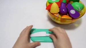 Играем и учим овощи и фрукты на липучках, учим цвета на английском языке.