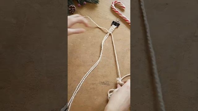 Плетіння макраме ялинки #macrametutorial #diycrafts #cristmas_decorations #macramechristmas смотреть онлайн