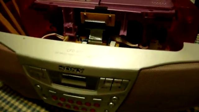 Kitchen Table Electronics Repair - Sony CFD-922 Boombox смотреть онлайн
