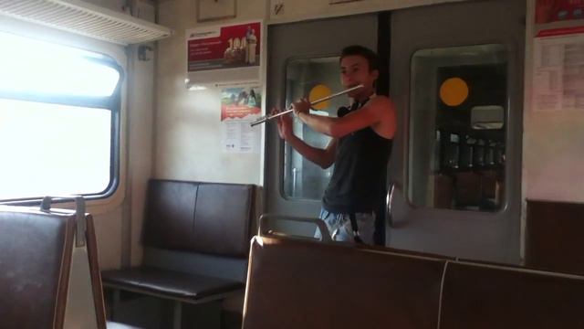 Beatbox flute in the train / Битбокс и флейта в электричке смотреть онлайн