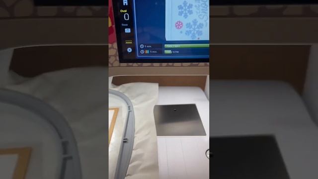 Embroidering Holiday Cards on Bernina Kaffe 770+ смотреть онлайн