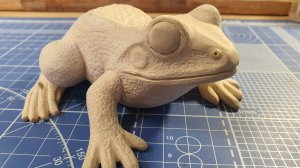 Лягушка (жаба) из дерева (резьба по дереву)