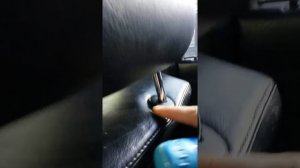 Как снять подголовник на Ауди А6,  С4