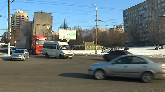 В мобильных палатках обогревают и кормят смотреть онлайн