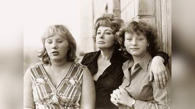 Нелепая жизнь Арины Рыбниковой - родной дочери звёзд СССР Николая Рыбникова и Аллы Ларионовой смотреть онлайн