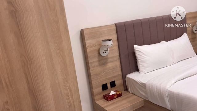 WESCOTT HOTEL, BUR DUBAI #hotelroomtour смотреть онлайн