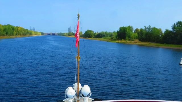 Чайковский - Река Кама. Воткинское водохранилище. Судоходный канал нижнего бьефа (Пермский край) смотреть онлайн