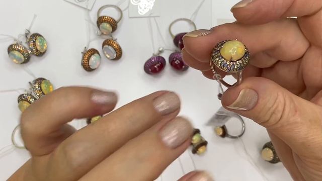 Натуральные ОПАЛЫ в окружении цветных САПФИРов. СЕРЕБРО. Цены под видео. смотреть онлайн