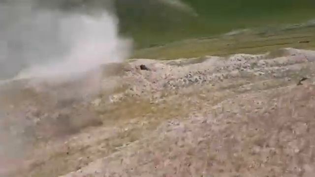 СБРОСИЛИ 30-ТОННУЮ БОЧКУ С ГОРЫ