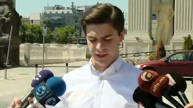 На владата и се побитни цветните аранжмани на МНР, отколку интересот на граѓаните смотреть онлайн