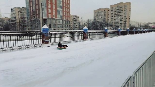 Самое любимое место в Петербурге, где можно покататься на ватрушках! смотреть онлайн