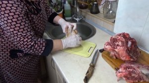 Как бысро обвалять СВИНУЮ ГОЛОВУ. Что можно приготовить из свиной головы.