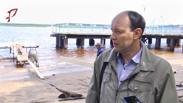 На переборском пляже установили мобильные сходни для пассажиров «Мошки» смотреть онлайн