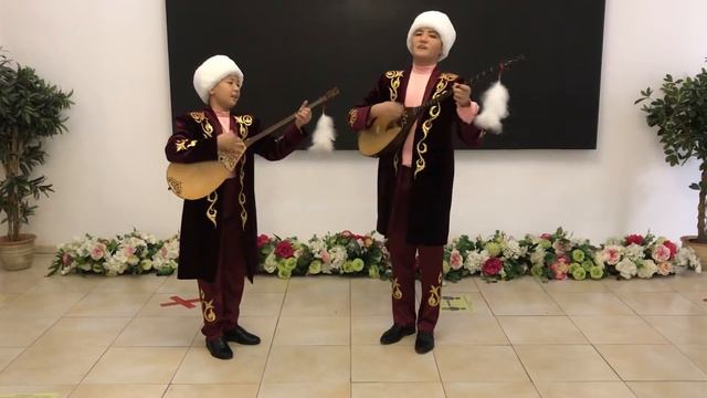 Ғарифолла Құрманғалиевтің әні "Сәлем Қазақстан". Орындайтындар: Олжабай Жанболат пен Олжабай Жаудат смотреть онлайн