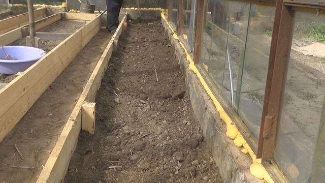 Устройство теплых урожайных грядок в теплице и в огороде. Деревянные короба для высоких гряд смотреть онлайн